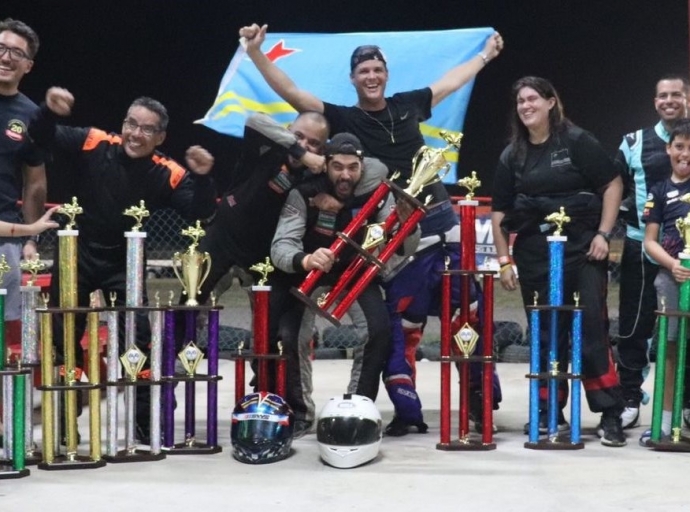 Aruba y Corsow a bataya den caredanan di karting